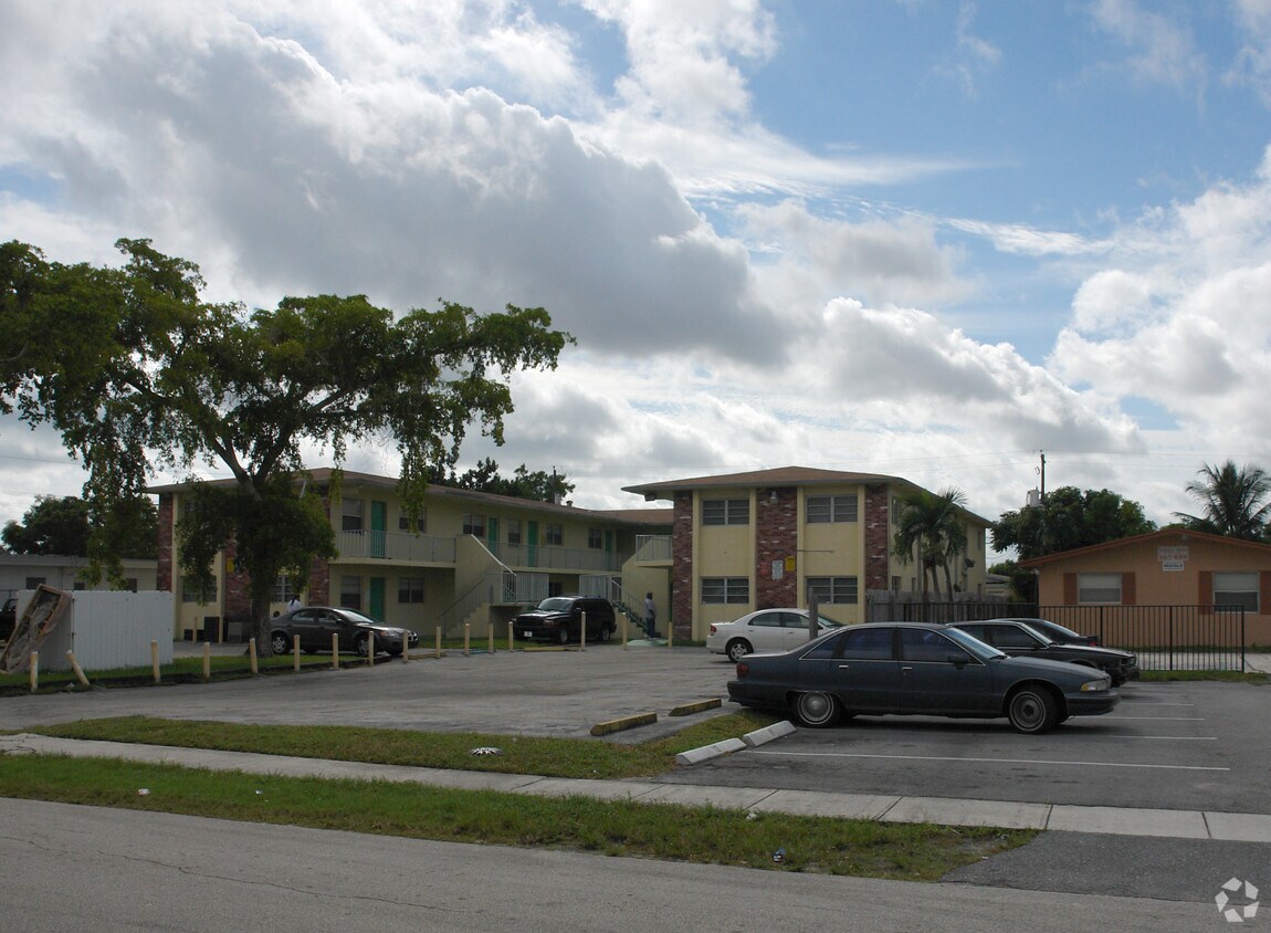 2220 Madison St Apartments in Hollywood, FL