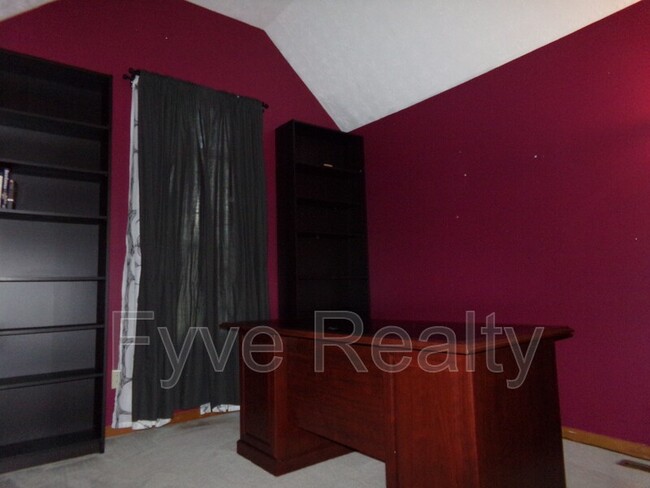 Building Photo - 4863 Westerville Run Dr