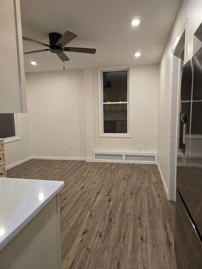 Foto del edificio - 1709 Kerrigan Ave