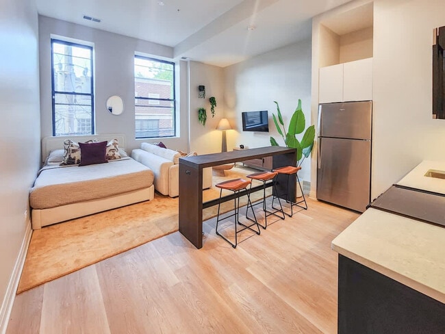 Building Photo - 1934 W North Ave