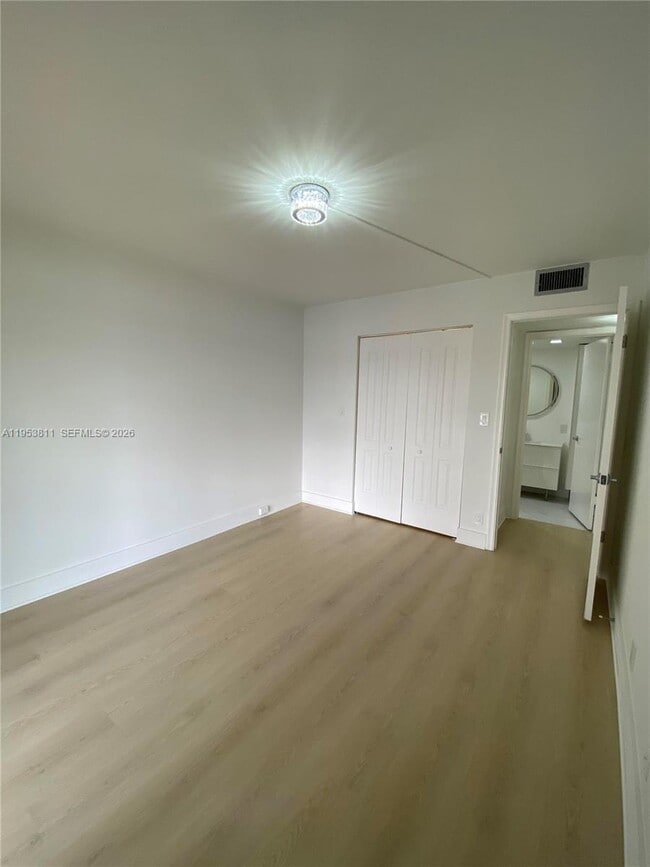 Foto del edificio - 1903 Bermuda Cir