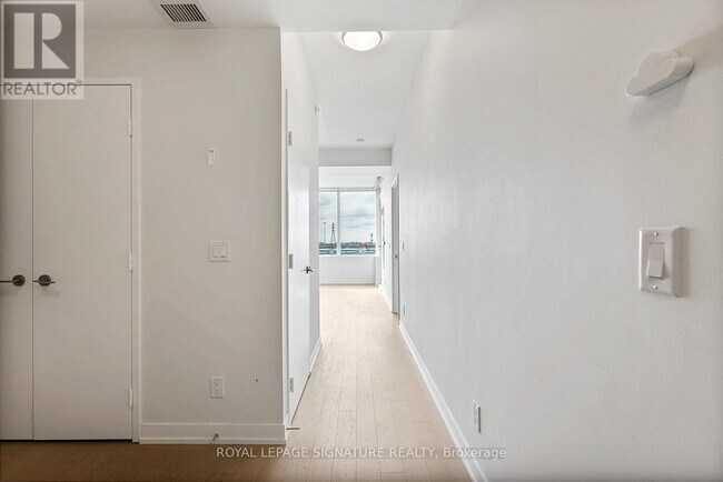 Photo du bâtiment - 120 Bayview Ave