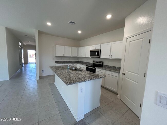 Building Photo - 18461 N Los Gabrieles Way