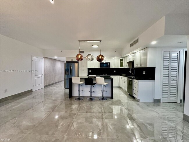 Building Photo - 3 br, 2.5 bath House - 355 Poinciana Dr # ...