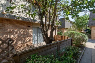 Building Photo - 5506 Grover Ave