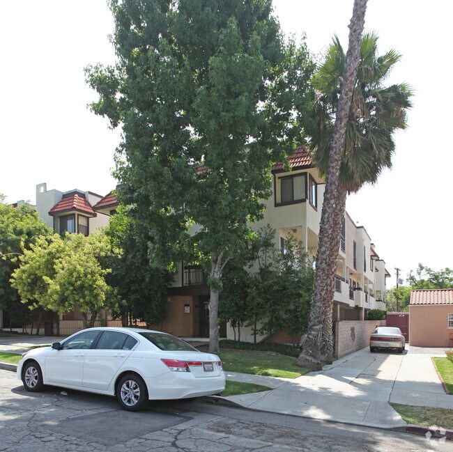 Building Photo - 1152 Justin Ave