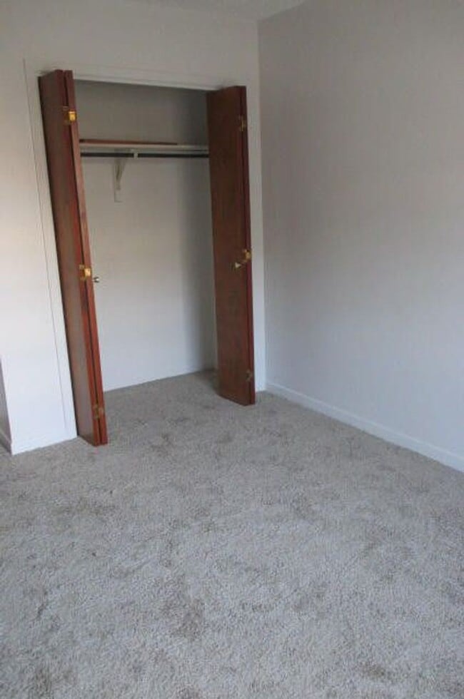 Building Photo - 126 Classic Ct