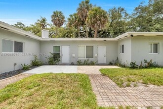 Building Photo - 1548 SW 23rd Ct