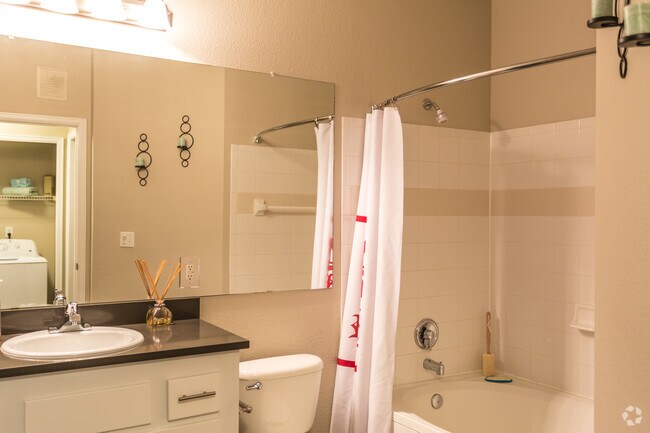 2BR, 1BA - Cannes - Regatta