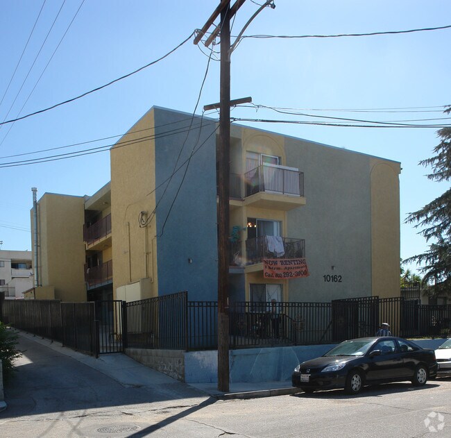 Building Photo - 10162 Hillhaven Ave