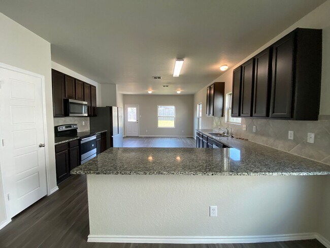 Foto del edificio - Spacious 4 Bedroom ~ Convenient to JBSA Randolph AFB or JBSA Lackland AFB! Fridge/Washer/Dryer In...