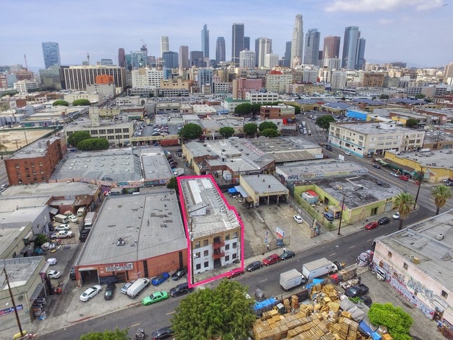 Aerial View - 825 S Crocker St