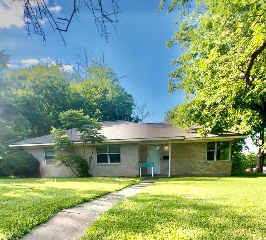 Primary Photo - 2704 Cedar Dr