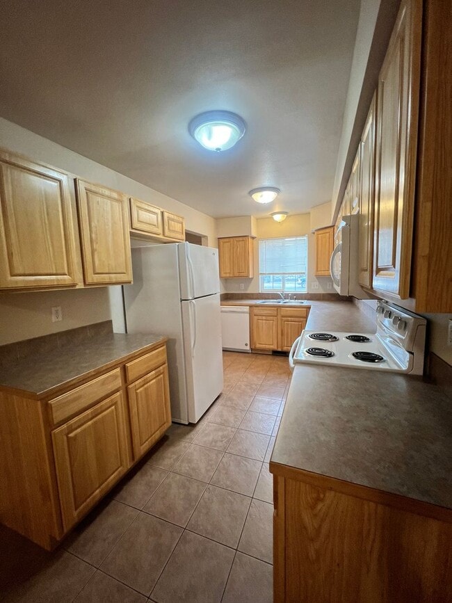 Building Photo - 1713 W Fern Dr