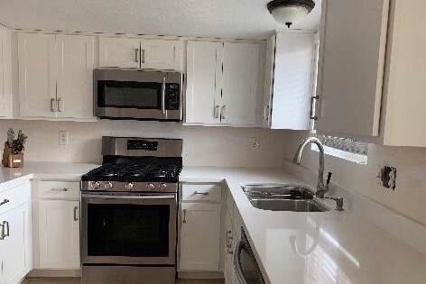 Kitchen - 308 W Wilson Ave