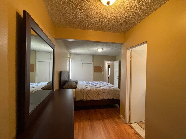 Building Photo - Cozy 2 bedroom home upgraded home!
