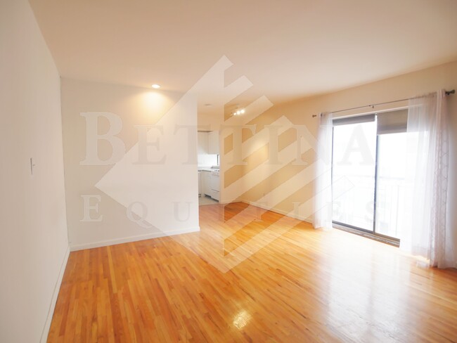 Interior Photo - Beta House