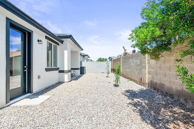 Foto del edificio - 6606 W Paradise Ln