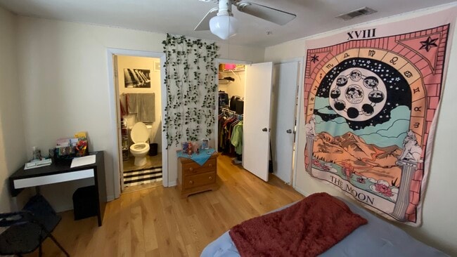 Spacious Bedroom with private bathroom and walk in closet - 4000 SW 23rd