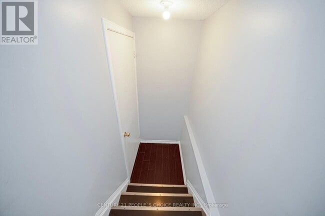 Building Photo - 2 Checkerberry Crescent