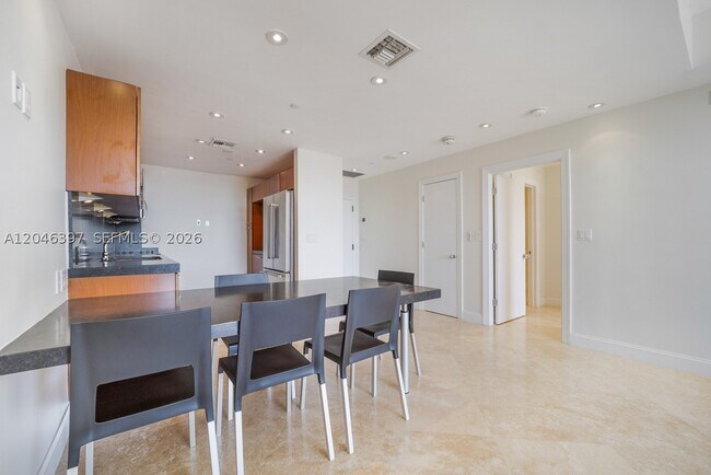 Foto del edificio - 151 Crandon Blvd