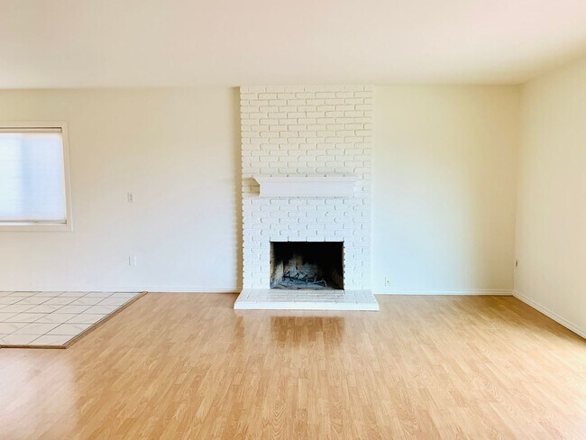 Foto del edificio - Beautiful 3BD/2BA+ Bonus Room Home Availab...