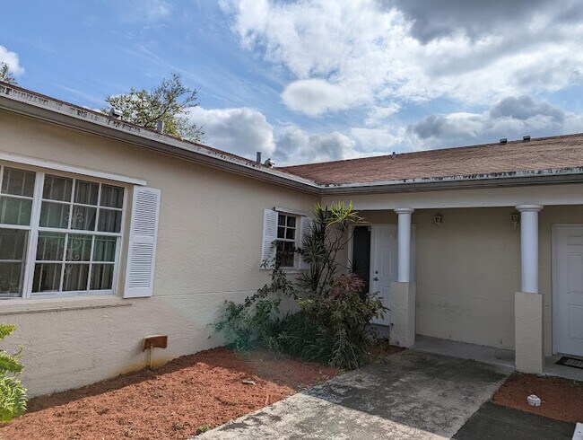 Building Photo - 960 NE 214th Ln