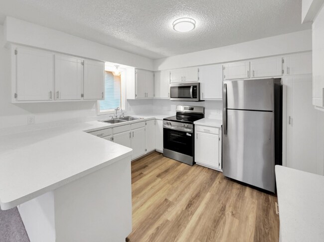 Foto del edificio - 8232 Sumter Ave N