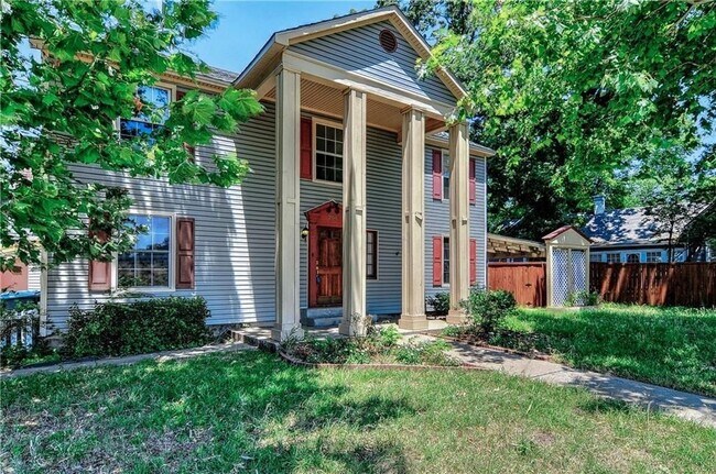 Building Photo - Big, Beautiful, Classic House with an Atta...