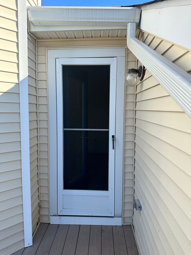 Foto del edificio - renovated 2-story Crestwood Condo! Situated in this great community is this wonderful 2-bedroom 1...