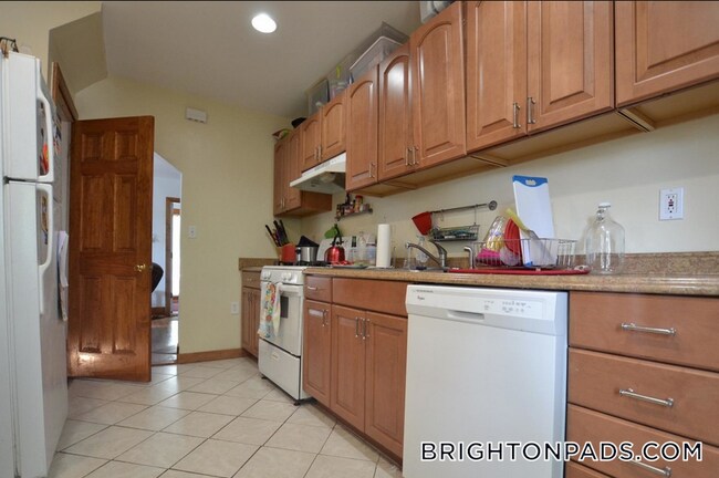 Building Photo - 27 S Crescent Circuit