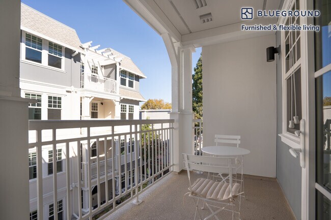 Foto del edificio - 920 Bayswater Ave