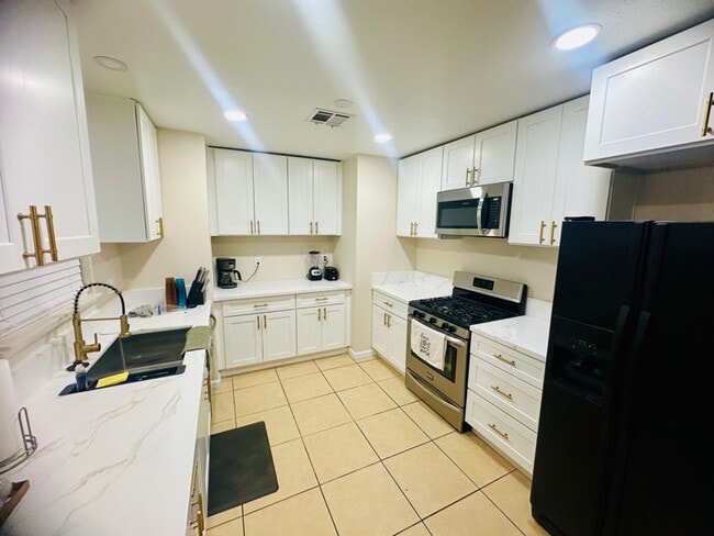 Building Photo - 66953 Buena Vista Ave