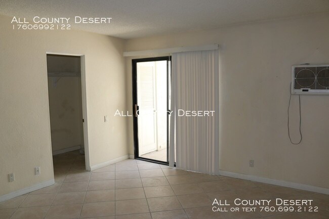 Building Photo - 555 El Placer Rd