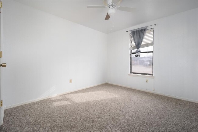 Building Photo - 1071 Raintree Mansion