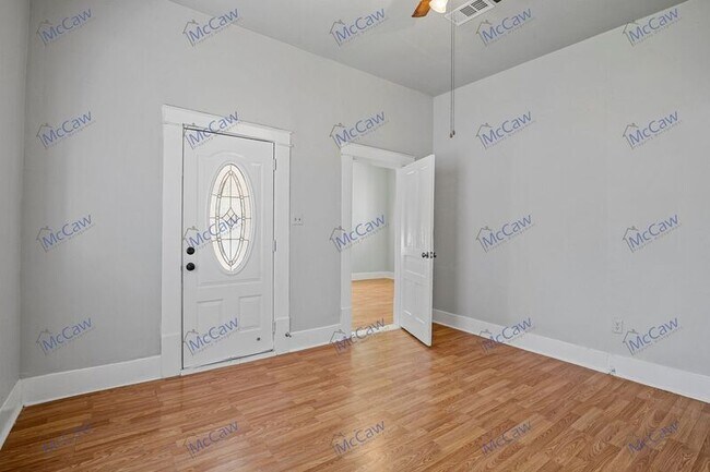 Foto del edificio - 419 N Grand Ave