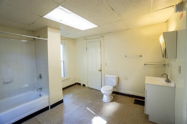 Building Photo - 129 Dell St