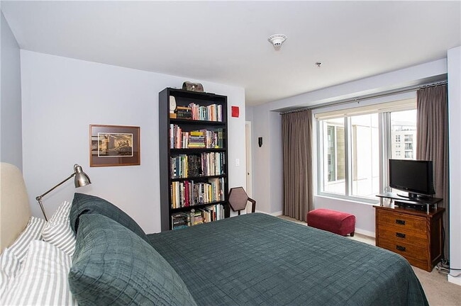 Foto del edificio - "Chic 1-Bedroom Urban Retreat with Granite...