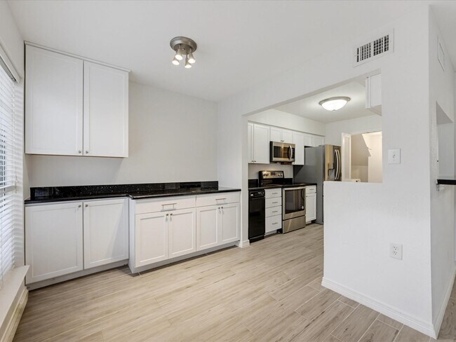Building Photo - 1653 W Sam Houston Pkwy S