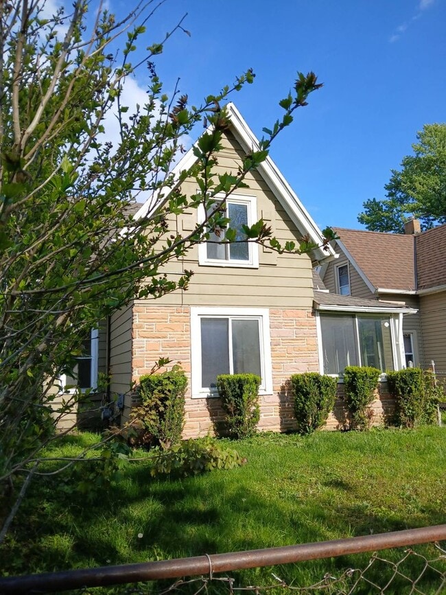 Building Photo - Newly Renovated 4BR/1BA Single-Family Home with Garage – Cleveland