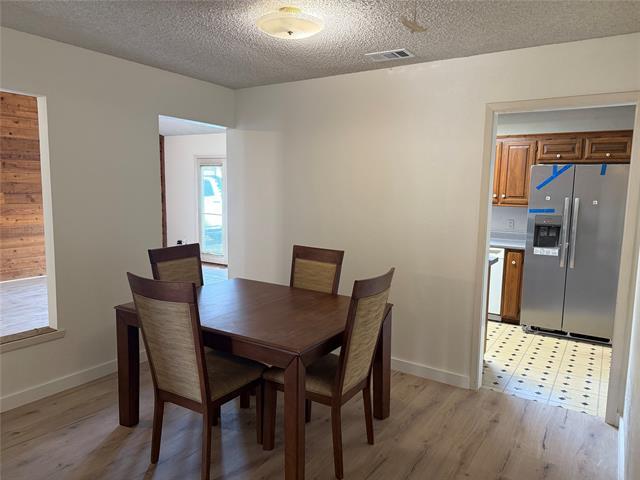 Building Photo - 1527 Sharon Dr