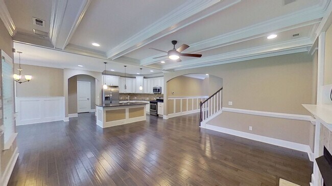 Foto del edificio - Custom 4 BD/2.5 BA Home with Community Pool, Water Access and Day Dock!