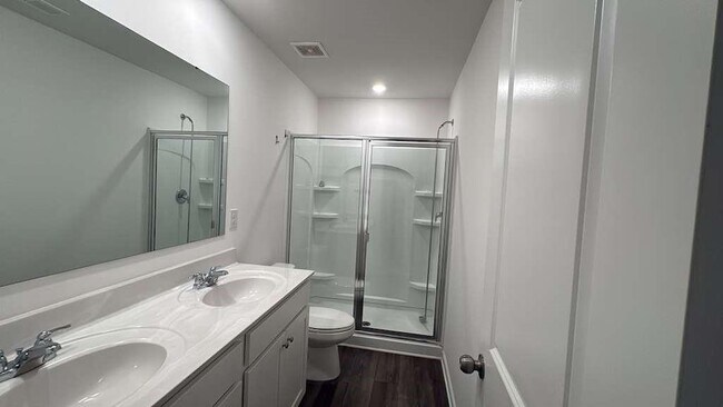 Building Photo - 145 Star Ct