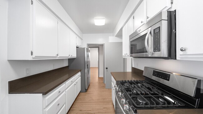 Foto del edificio - 9920 Robbins Dr