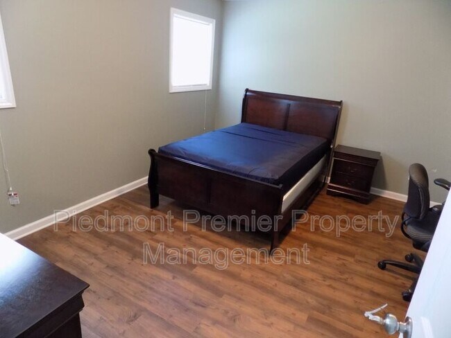 Foto del edificio - 1212 Brookwood Dr