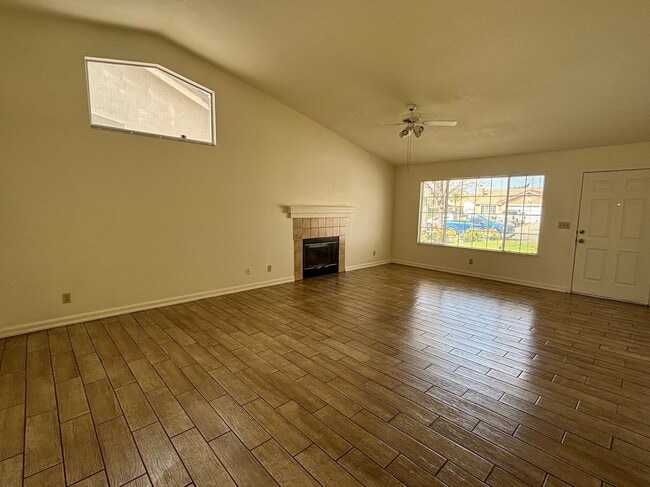 Building Photo - Spacious 3 Bedroom Home for $2250!