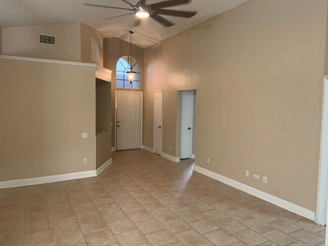 Foto del edificio - Adorable Single Family Home that is ready ...