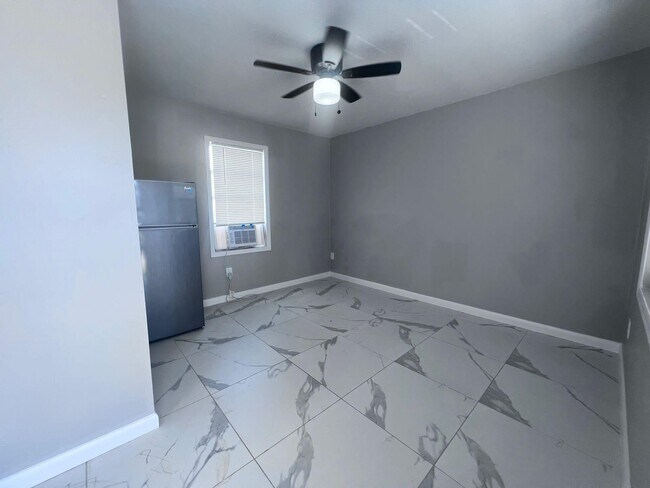 Foto del edificio - 2843 Forest Hill Blvd