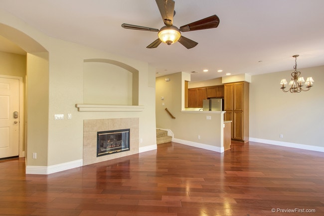 Building Photo - 990 Pearleaf Ct