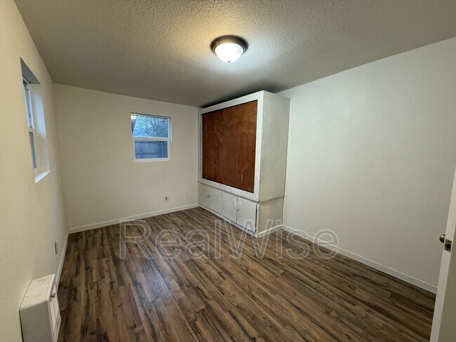 Foto del edificio - 173 SE Lane Ave
